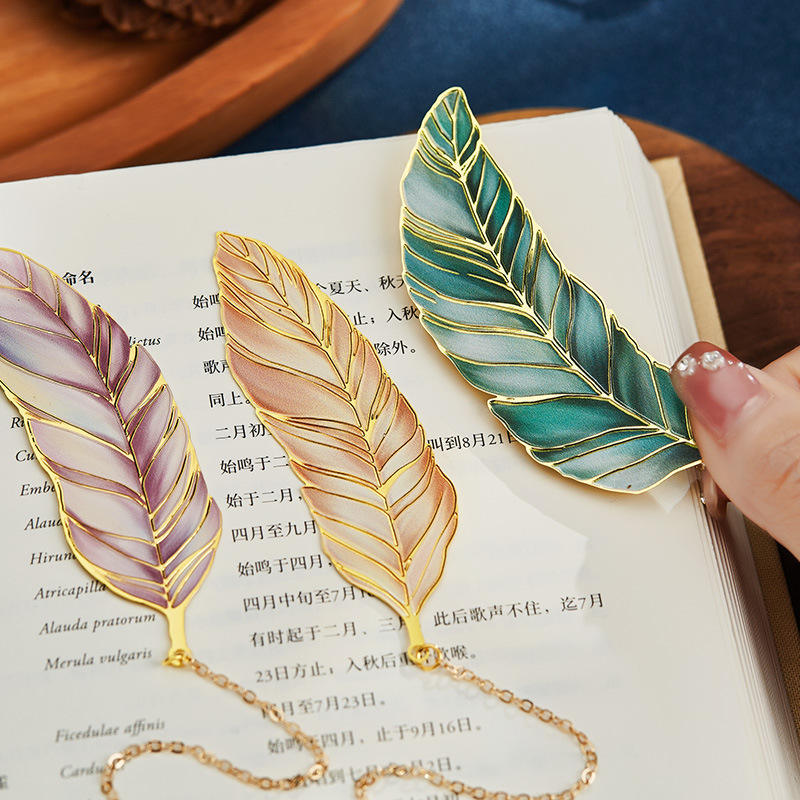 1 Pc Exquisite Metal Classical Chinese Style Cultural feather Bookmark