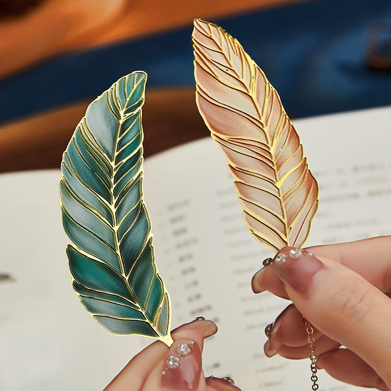 1 Pc Exquisite Metal Classical Chinese Style Cultural feather Bookmark