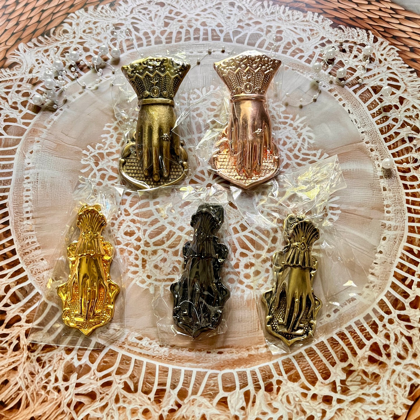 1 Pc Noblewoman's Hand Vintage Handbook Metal Clip