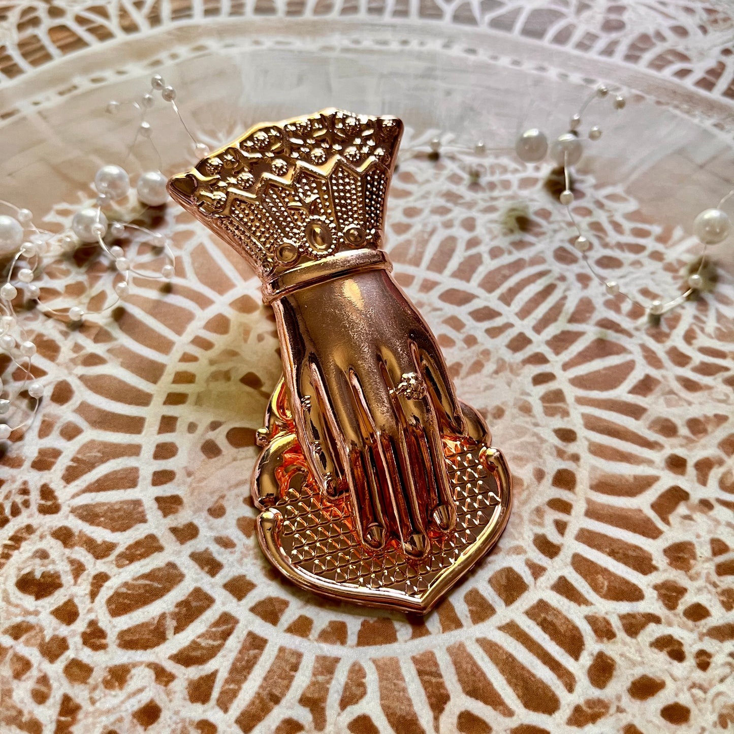 1 Pc Noblewoman's Hand Vintage Handbook Metal Clip
