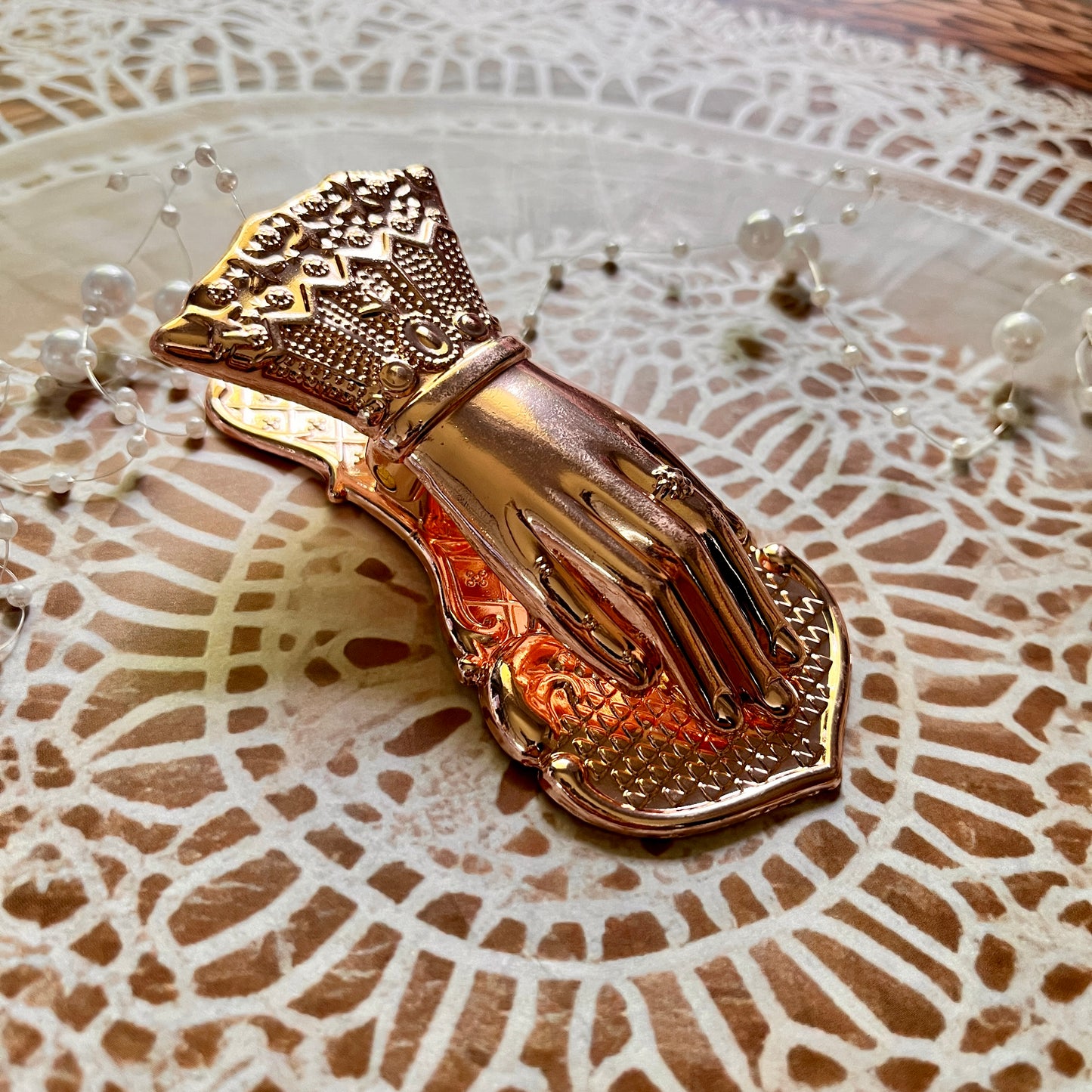 1 Pc Noblewoman's Hand Vintage Handbook Metal Clip