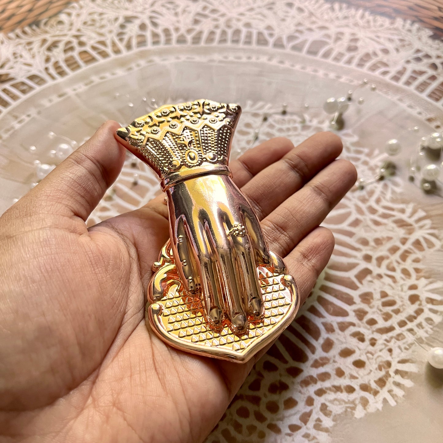 1 Pc Noblewoman's Hand Vintage Handbook Metal Clip