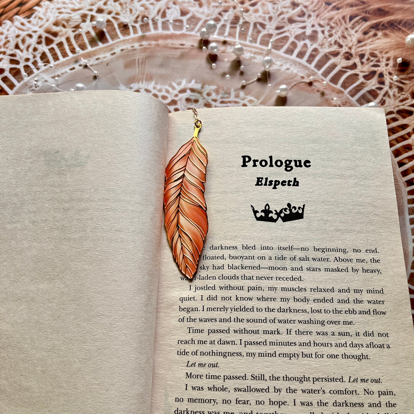 1 Pc Exquisite Metal Classical Chinese Style Cultural feather Bookmark
