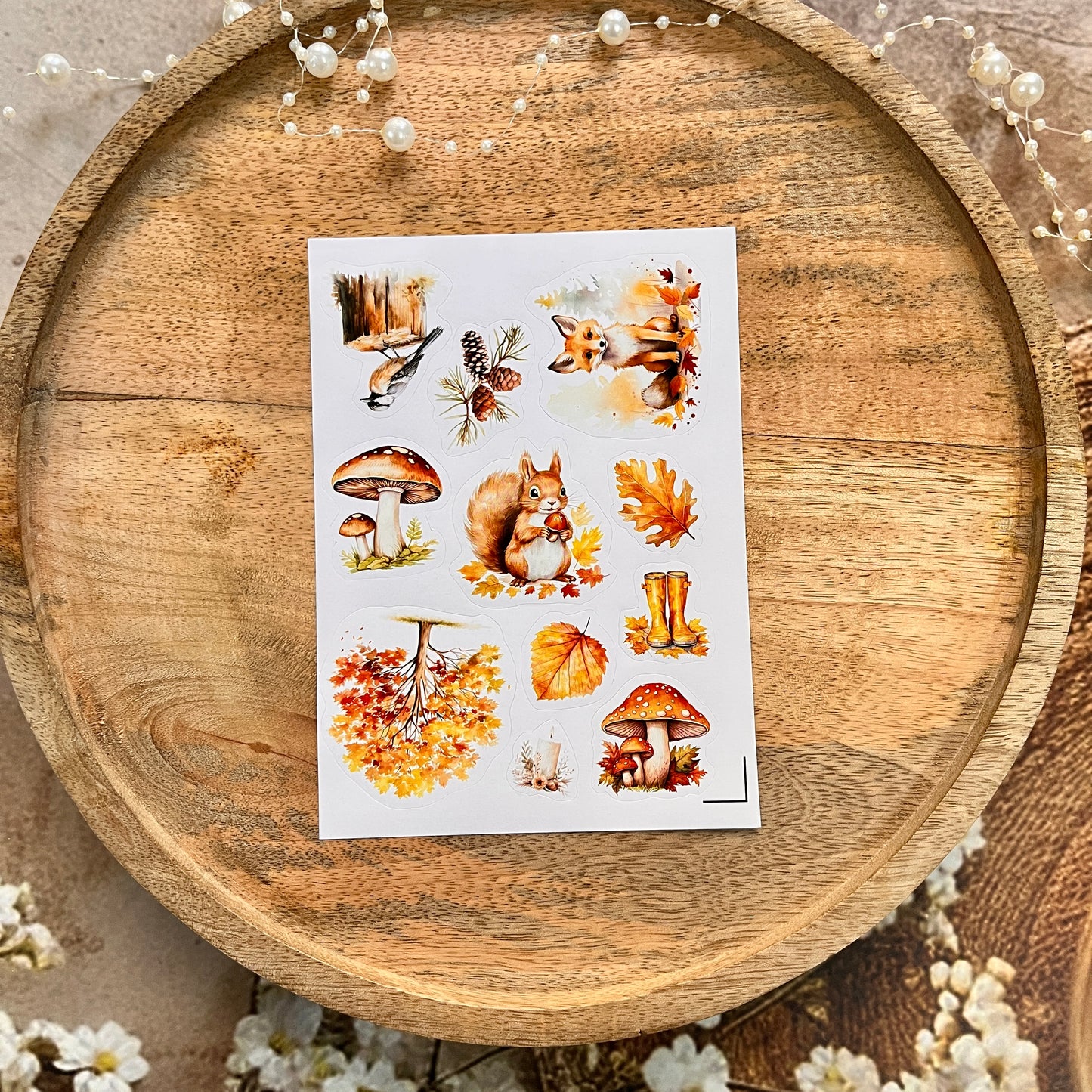 3 Sheets A single leaf falling heralds the arrival of autumn Animal Stickers